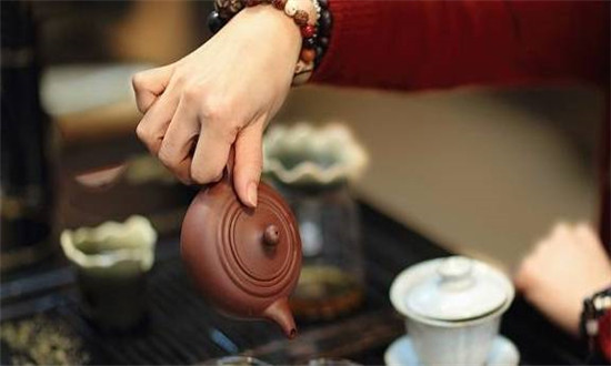 抖音茶叶店加盟有什么条件-抖云推平台可以让您更简单开店卖茶叶