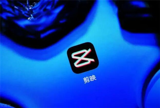 剪映视频字幕说话怎么弄